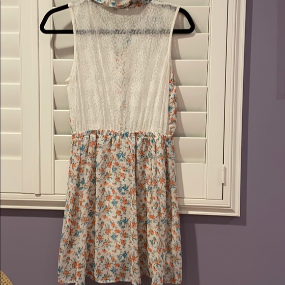 Urban Outfitters Floral dress with lace back - Picture 4 of 6